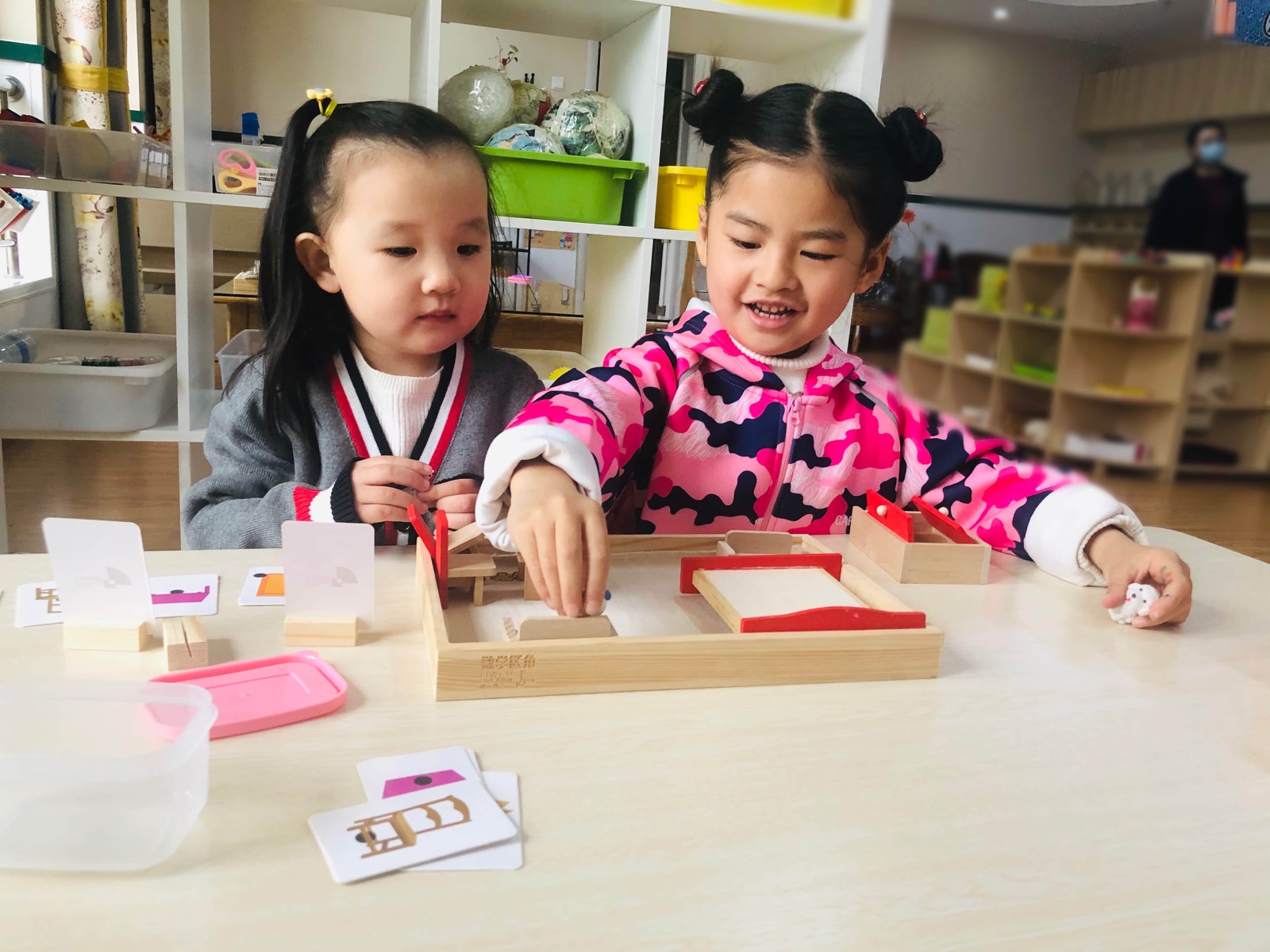 第一天上幼儿园哭闹不止怎么办?试试这个套路