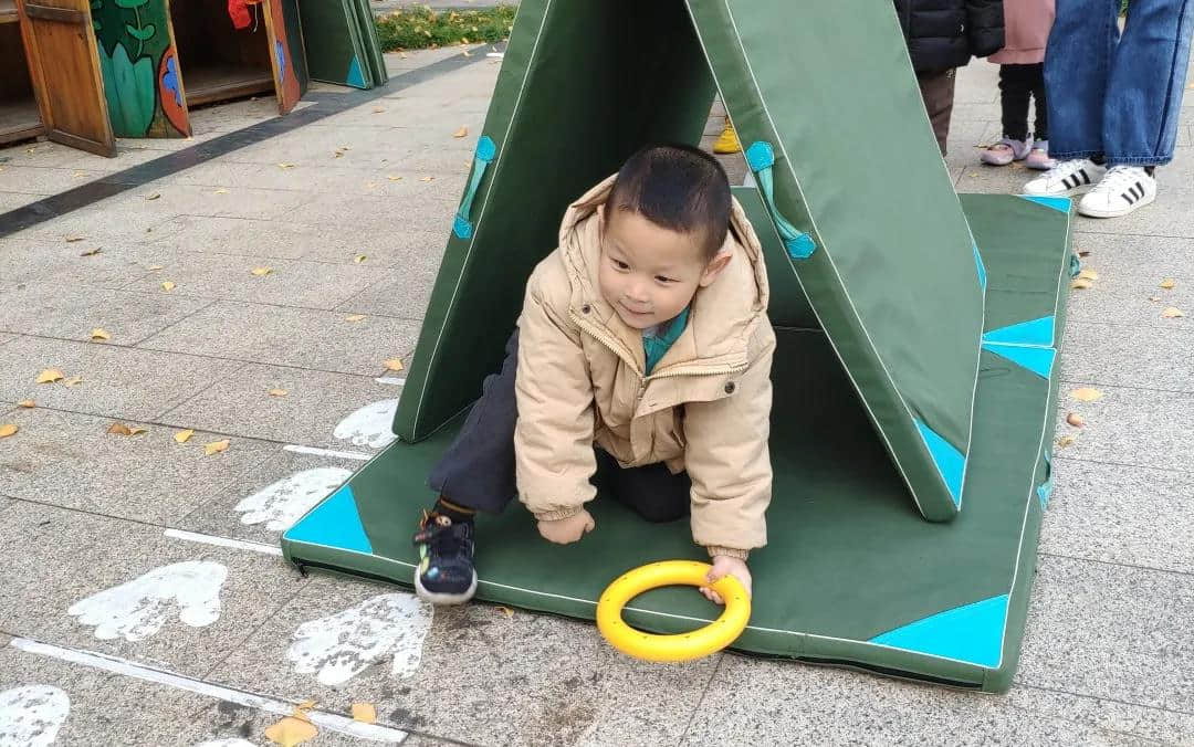 欢“趣”运动 乐享童年 | 幼儿园锻炼进行时 · 配图