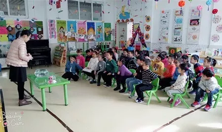 幼儿园超前教育的危害 · 配图