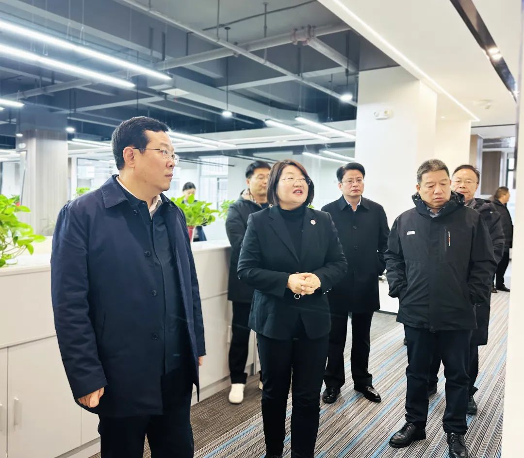 郑州市中原区委书记李晓雷一行调研俐文教育集 · 配图